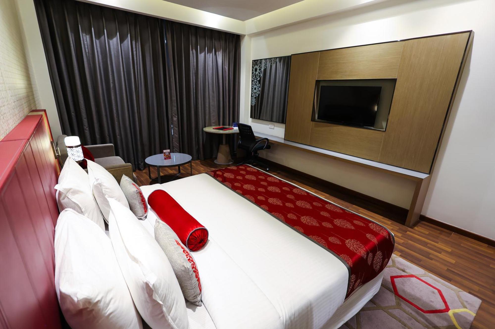 Ramada Plaza By Wyndham Lucknow Hotel Exterior photo