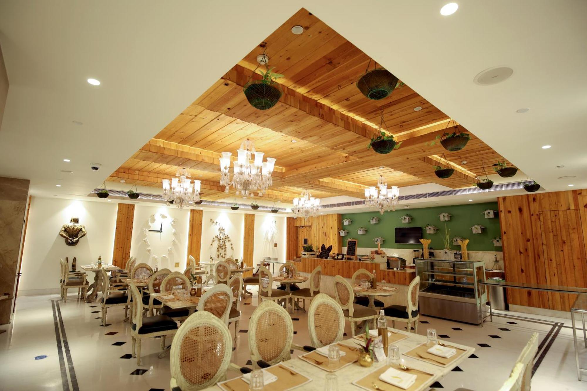 Ramada Plaza By Wyndham Lucknow Hotel Exterior photo
