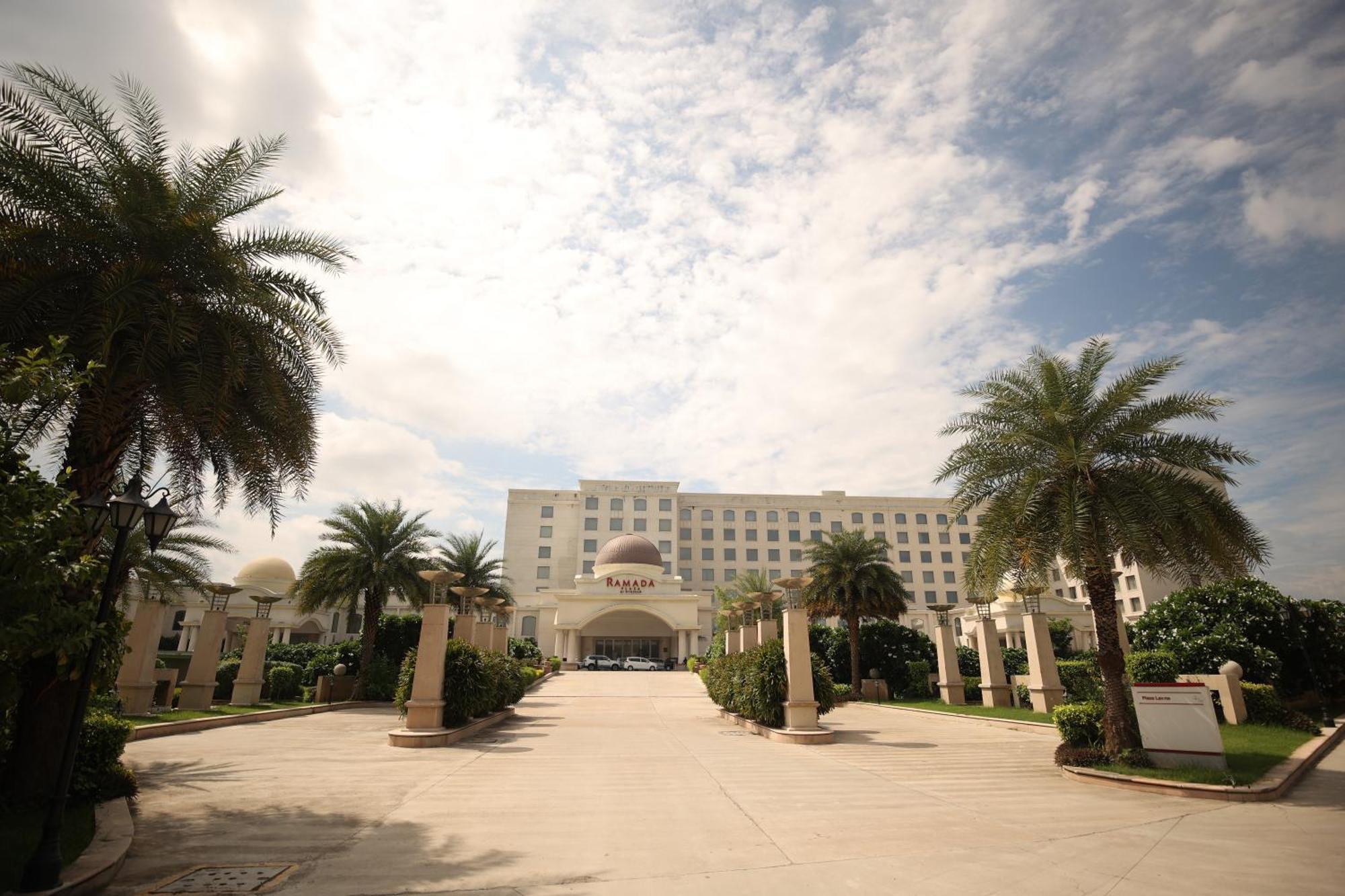 Ramada Plaza By Wyndham Lucknow Hotel Exterior photo