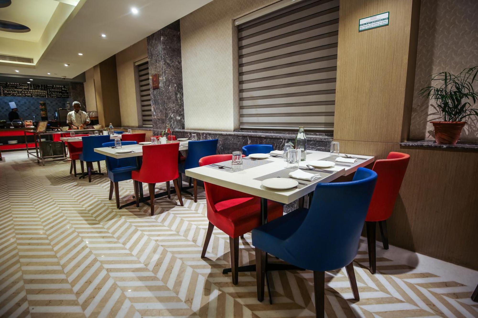 Ramada Plaza By Wyndham Lucknow Hotel Exterior photo