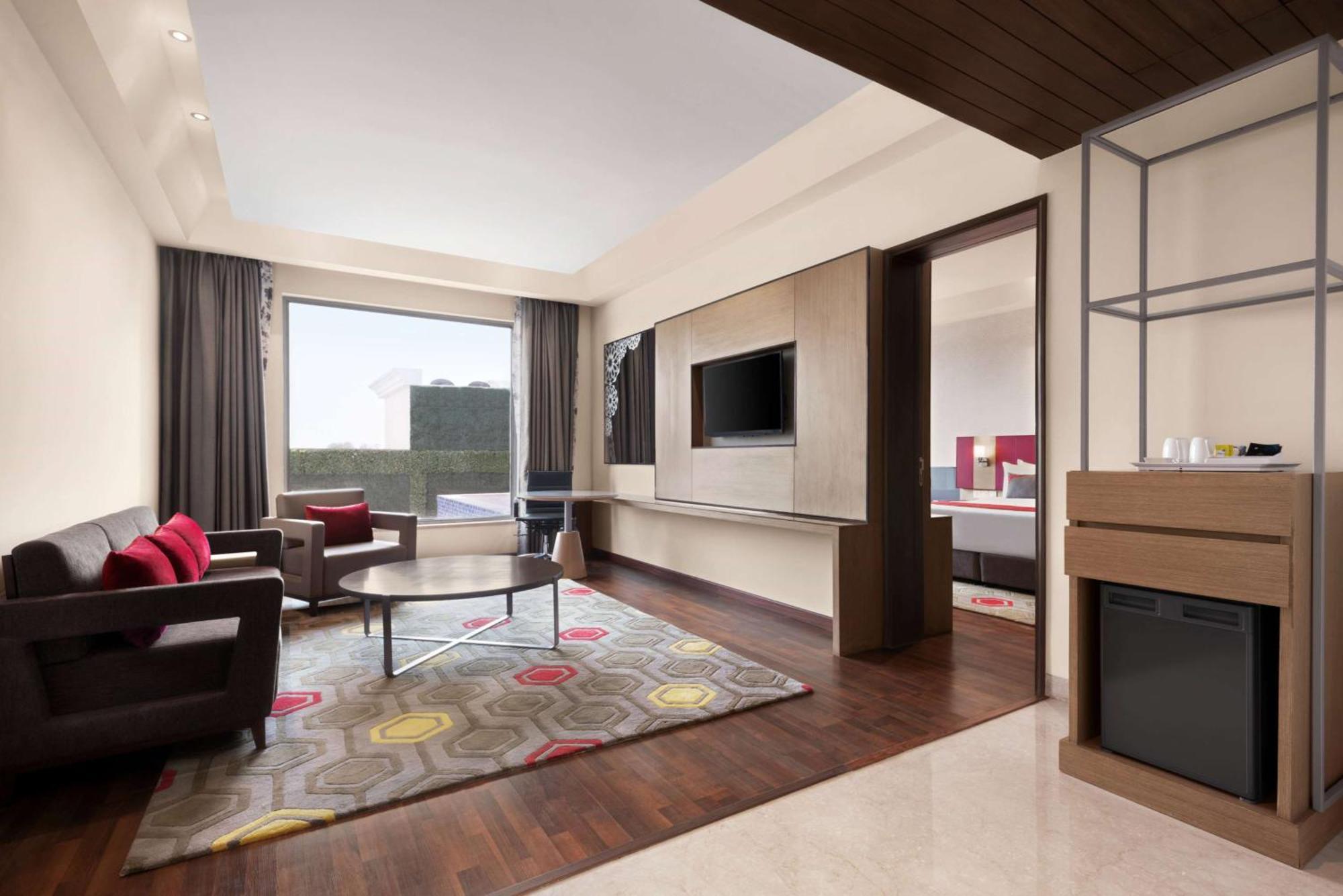 Ramada Plaza By Wyndham Lucknow Hotel Exterior photo
