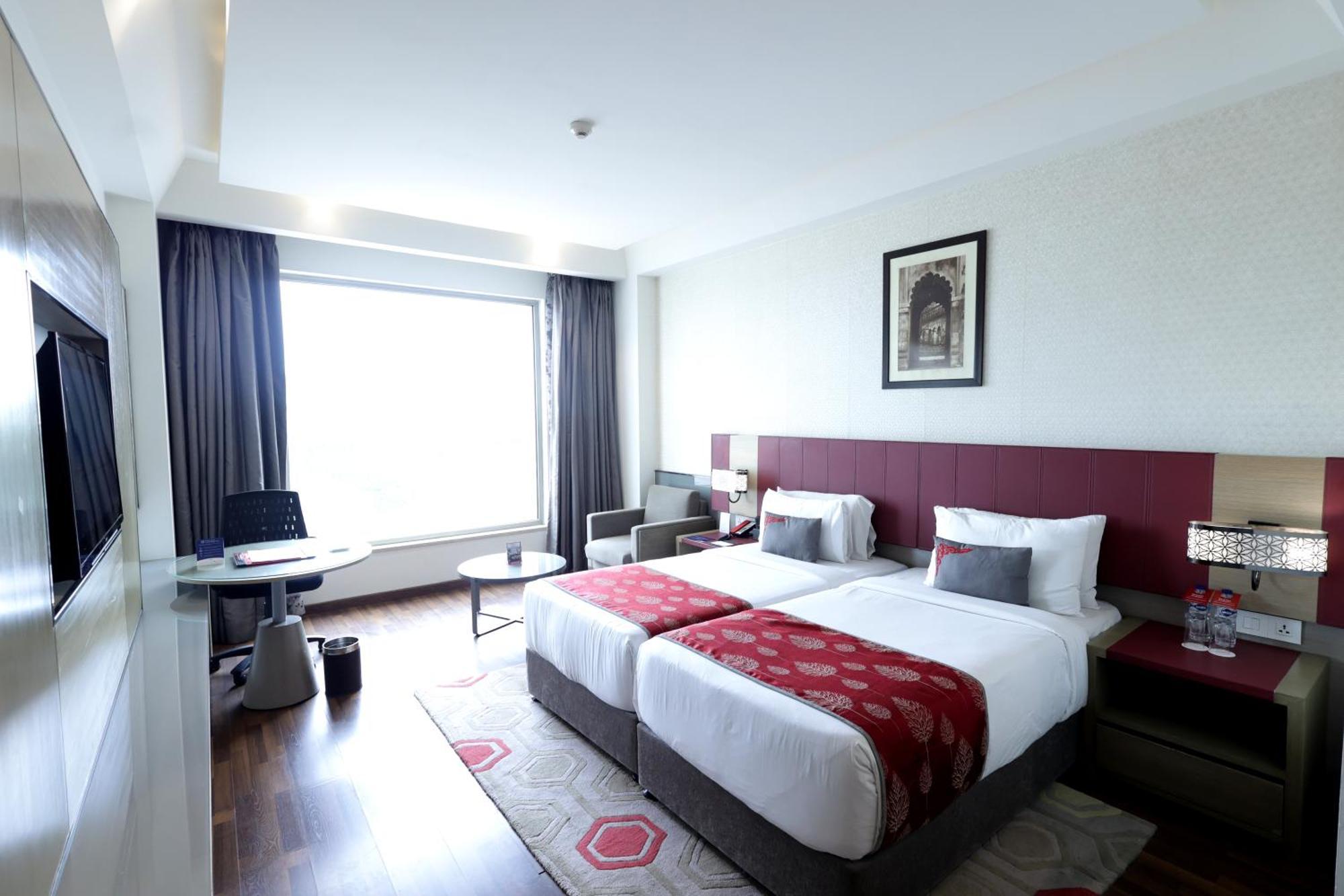 Ramada Plaza By Wyndham Lucknow Hotel Exterior photo